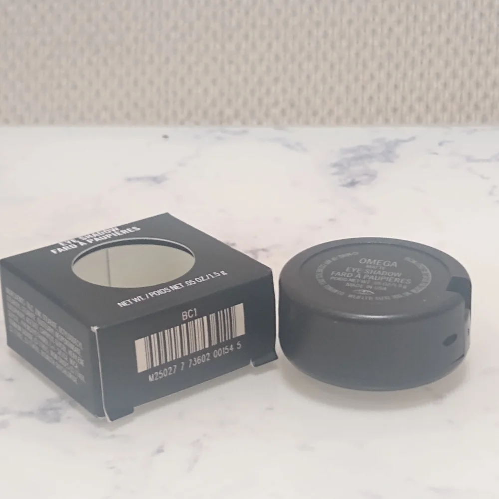 Mac Omega Matte Eye Shadow